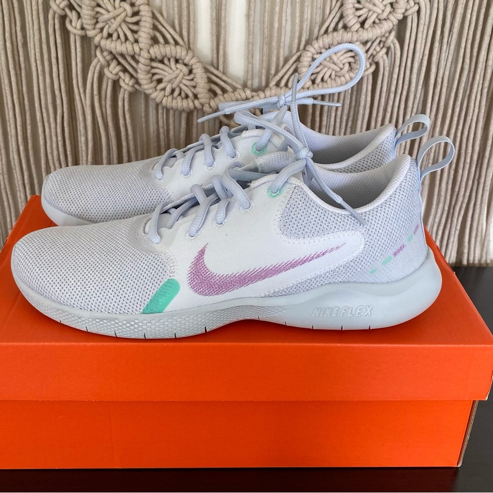 Nike Experience Run 10 size 9 white/violet shock-green glow
